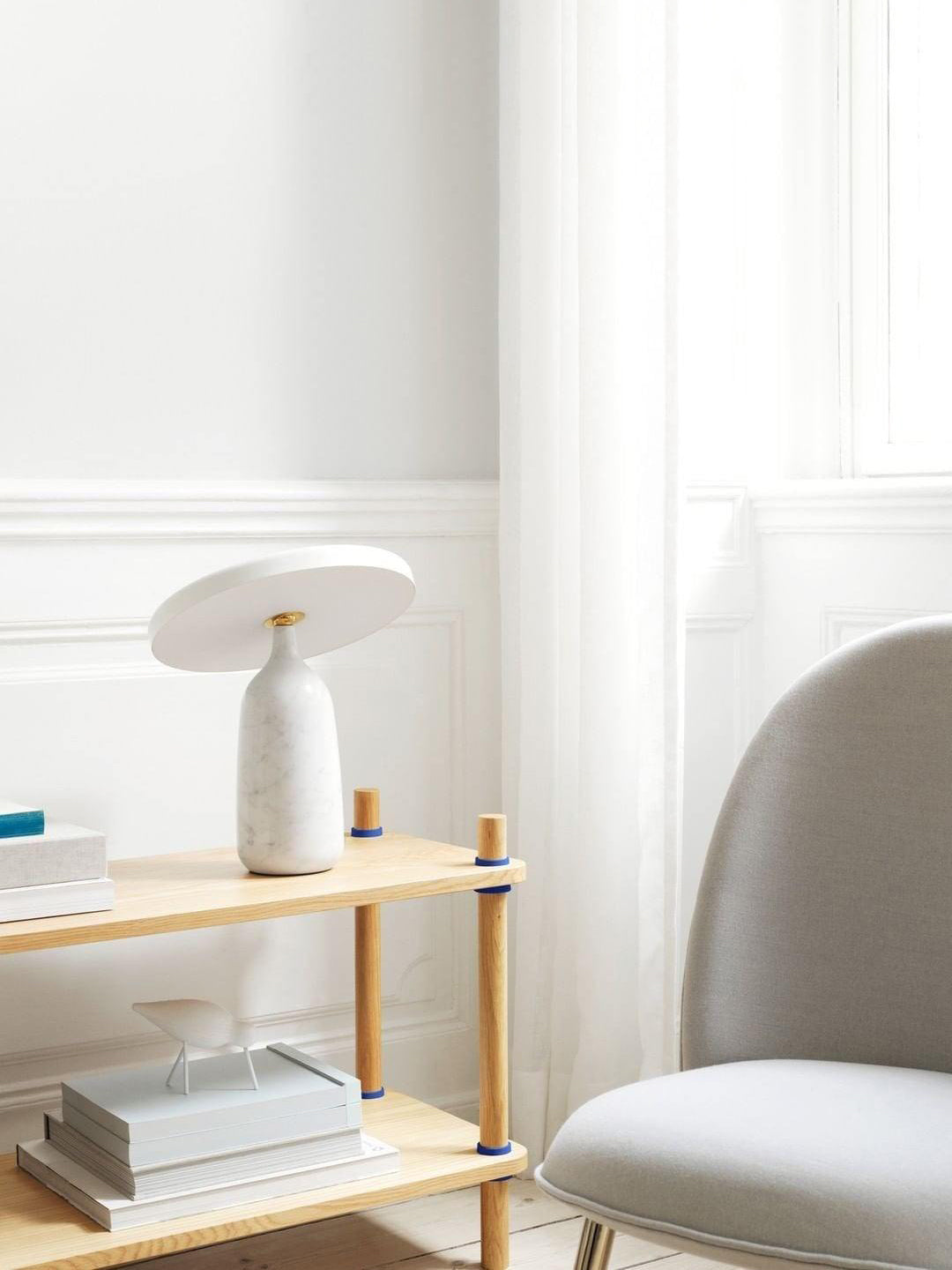Astrian lámpara de mesa minimalista en mármol