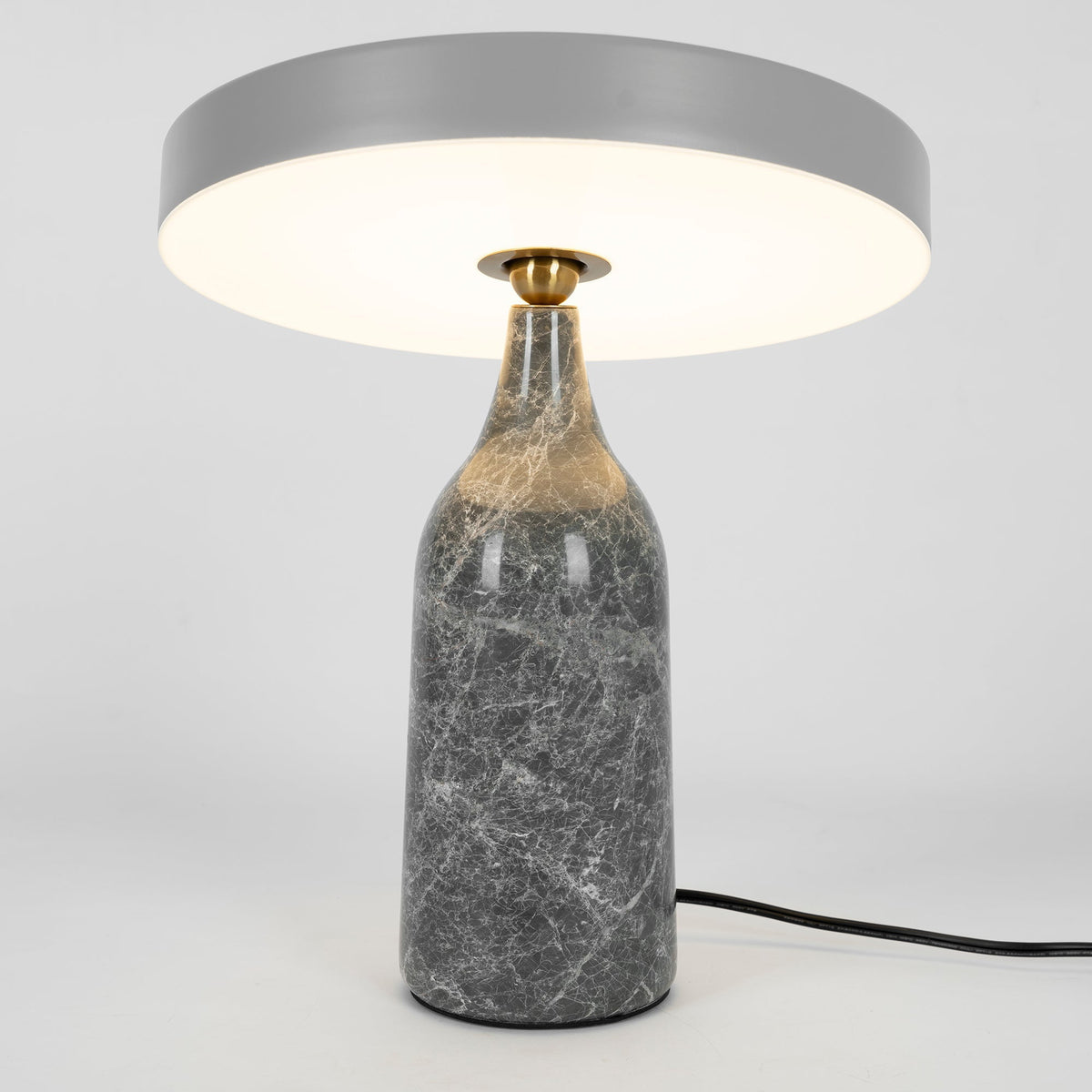 Astrian lámpara de mesa minimalista en mármol