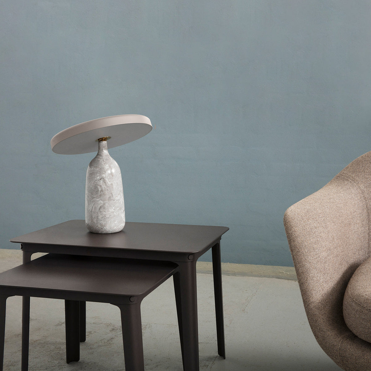 Astrian lámpara de mesa minimalista en mármol