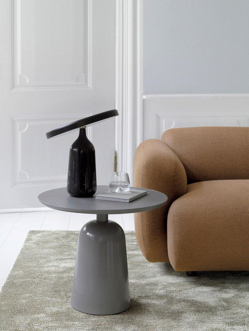 Astrian lámpara de mesa minimalista en mármol