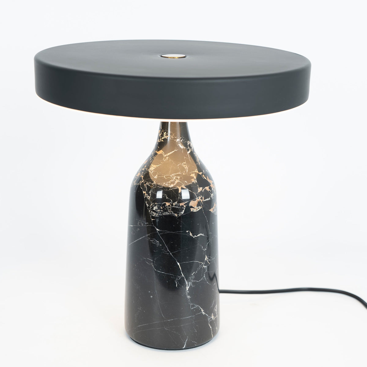 Astrian lámpara de mesa minimalista en mármol