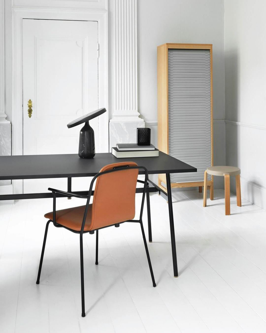 Astrian lámpara de mesa minimalista en mármol