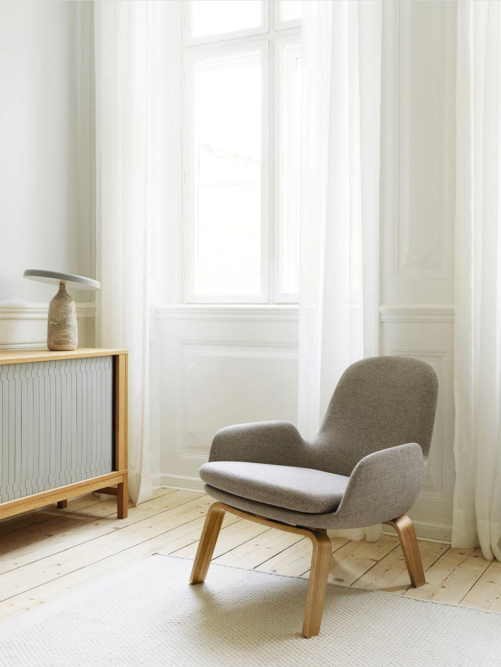 Astrian lámpara de mesa minimalista en mármol