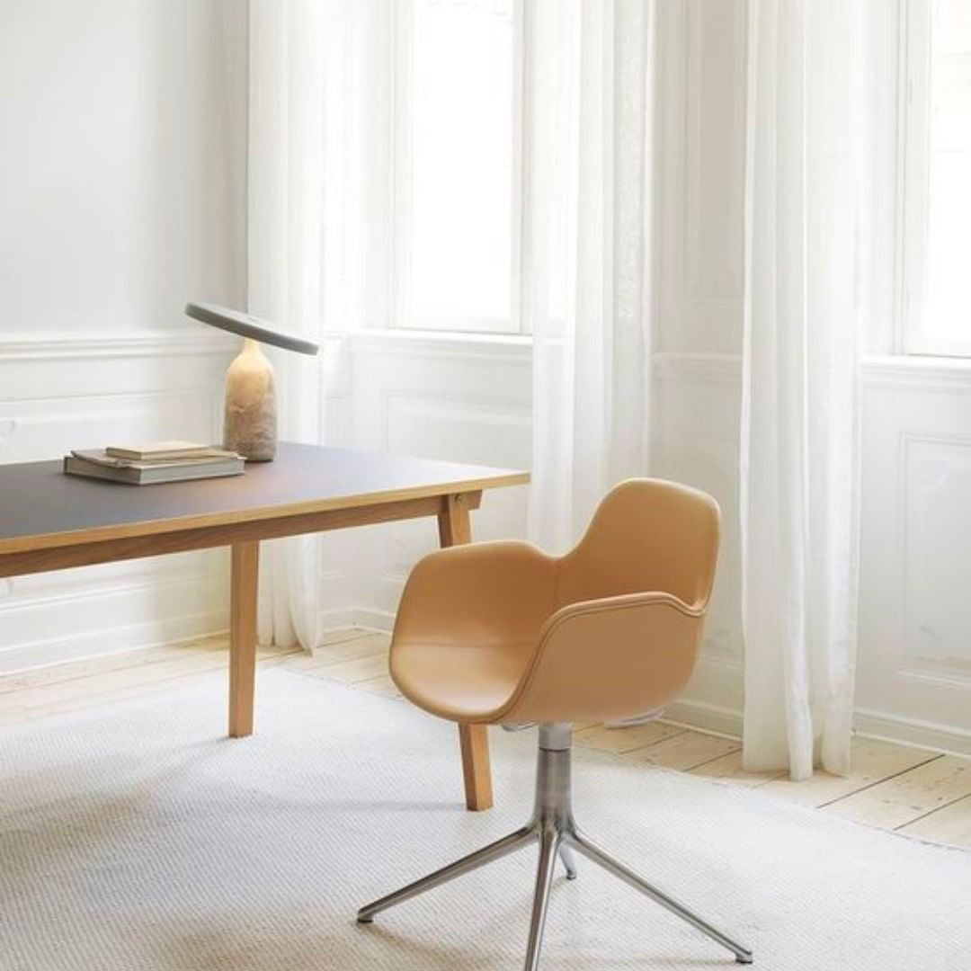 Astrian lámpara de mesa minimalista en mármol