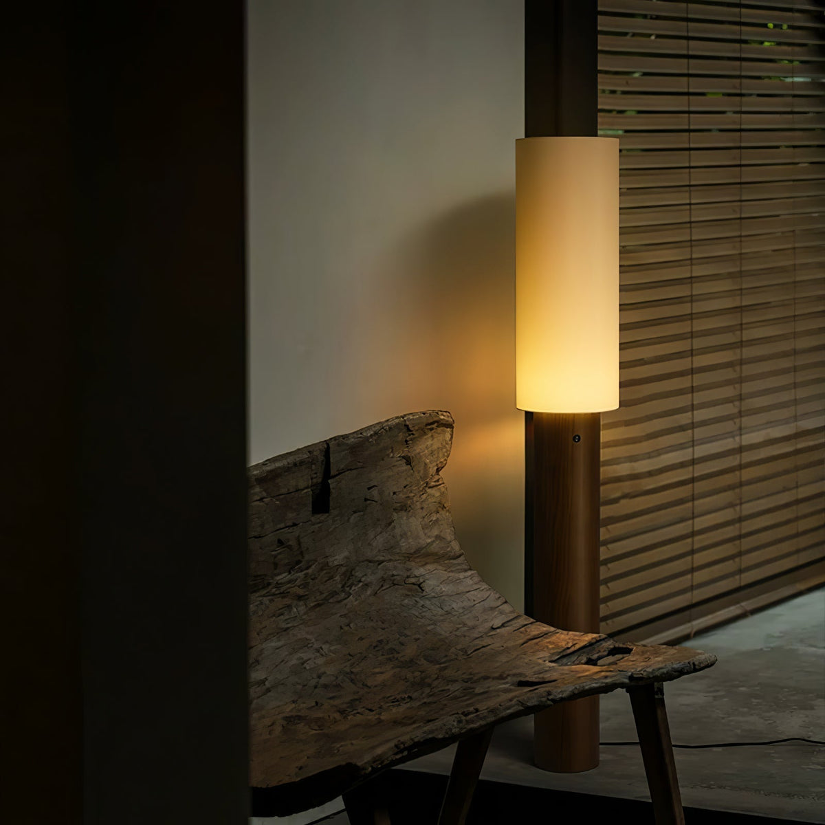 Uvynir lámpara de pie cilíndrica de madera