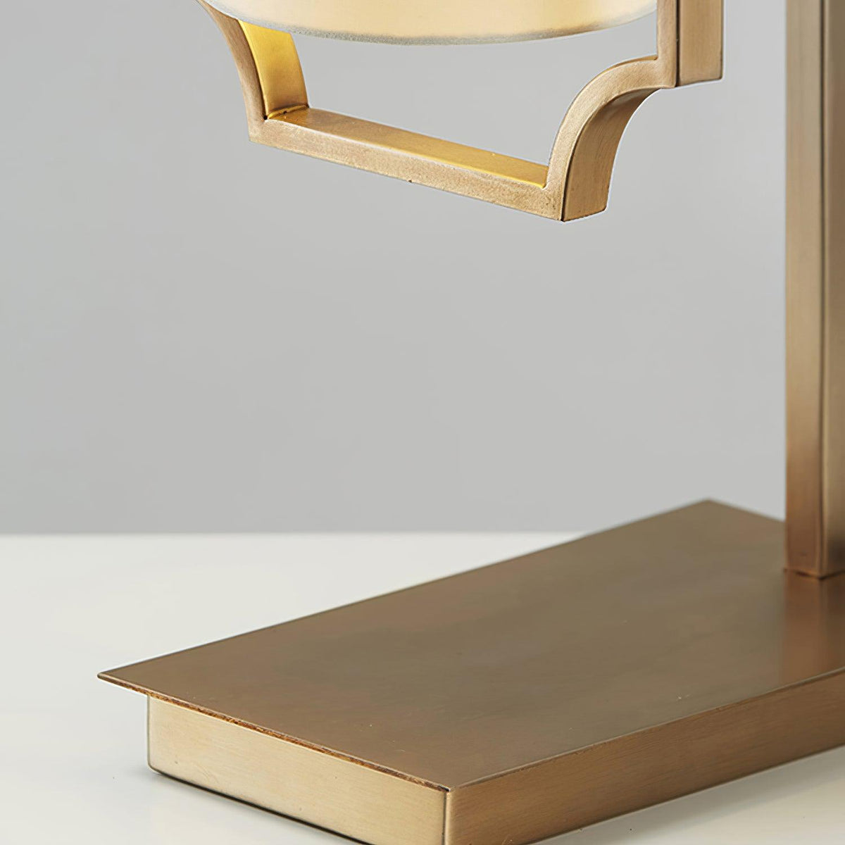 Lineraine lámpara de mesa clásica de tejido