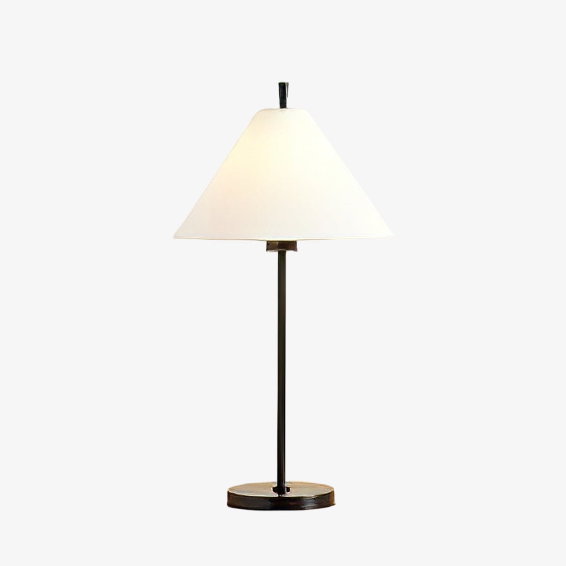 Sorivina lámpara de mesa elegante cono