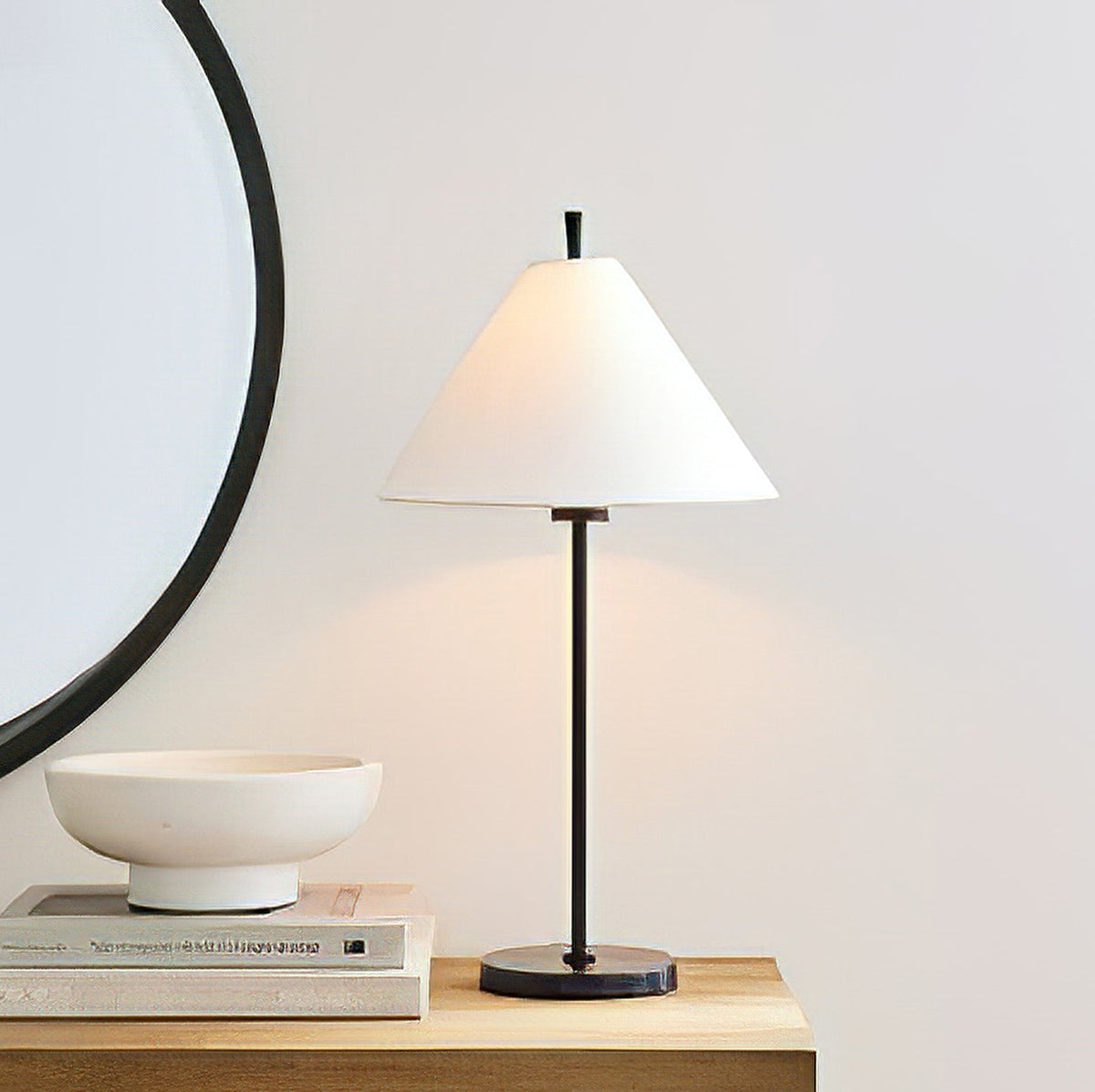 Sorivina lámpara de mesa elegante cono