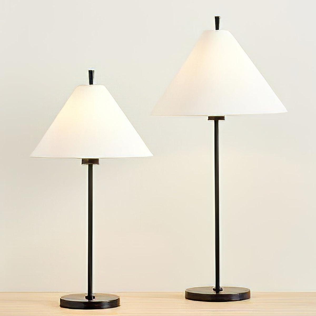 Sorivina lámpara de mesa elegante cono