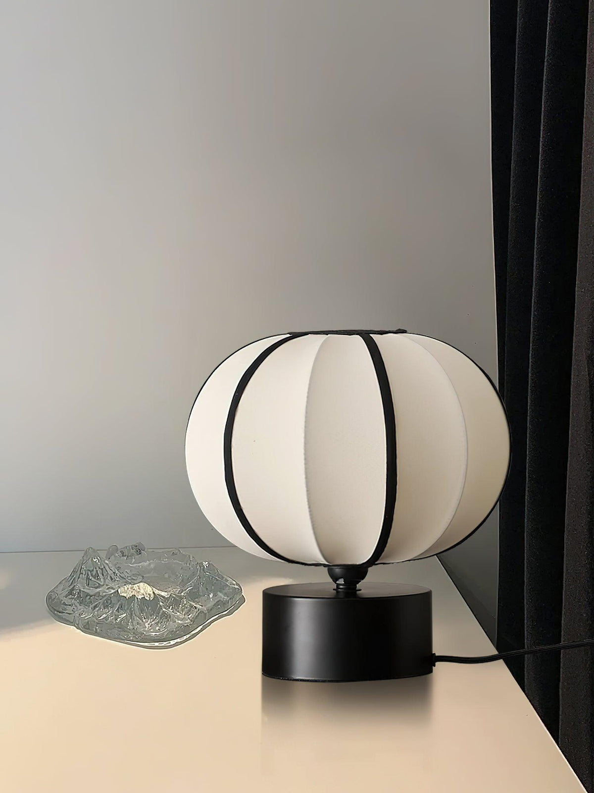 Blugan lámpara de mesa contemporánea