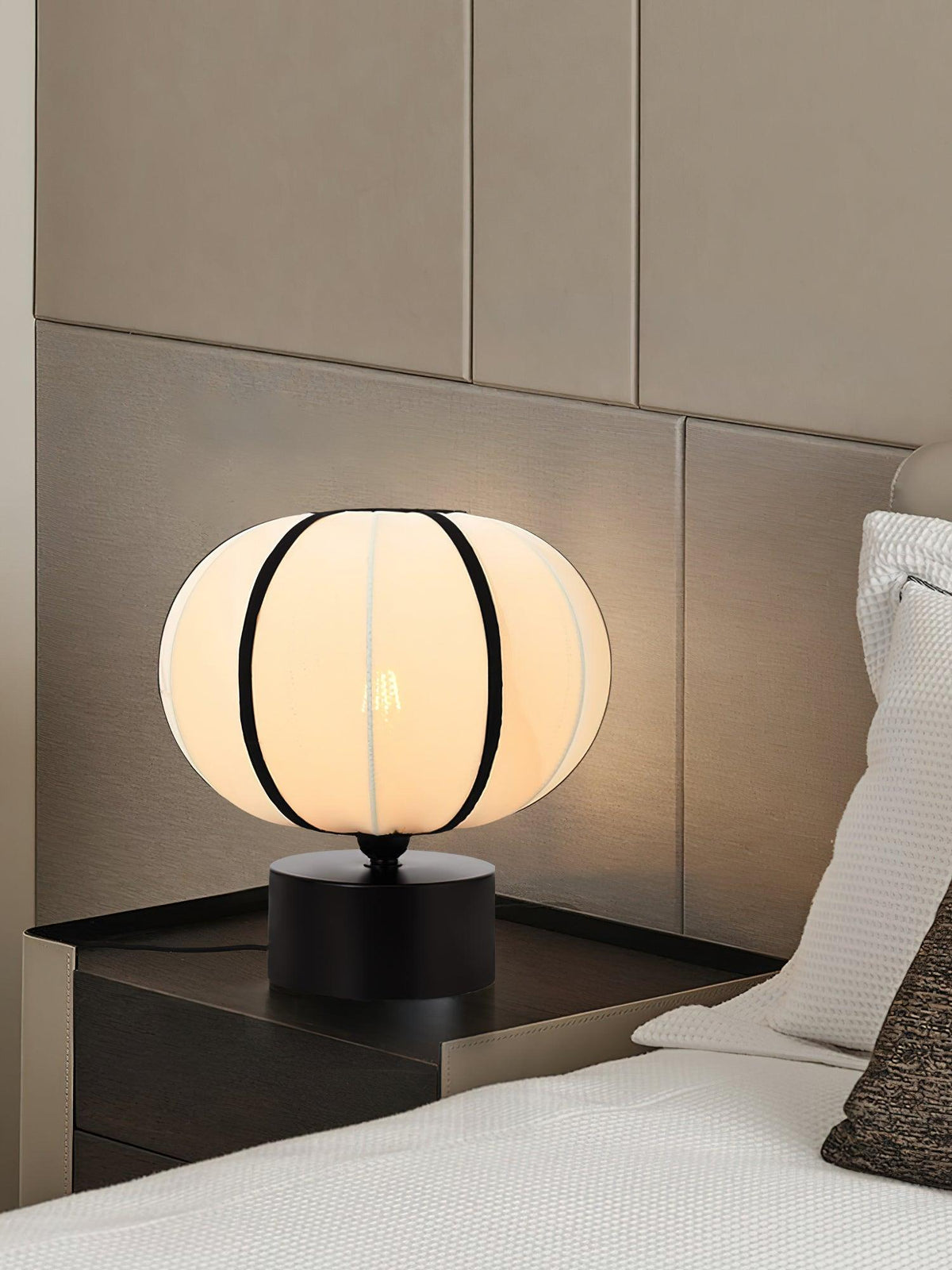 Blugan lámpara de mesa contemporánea
