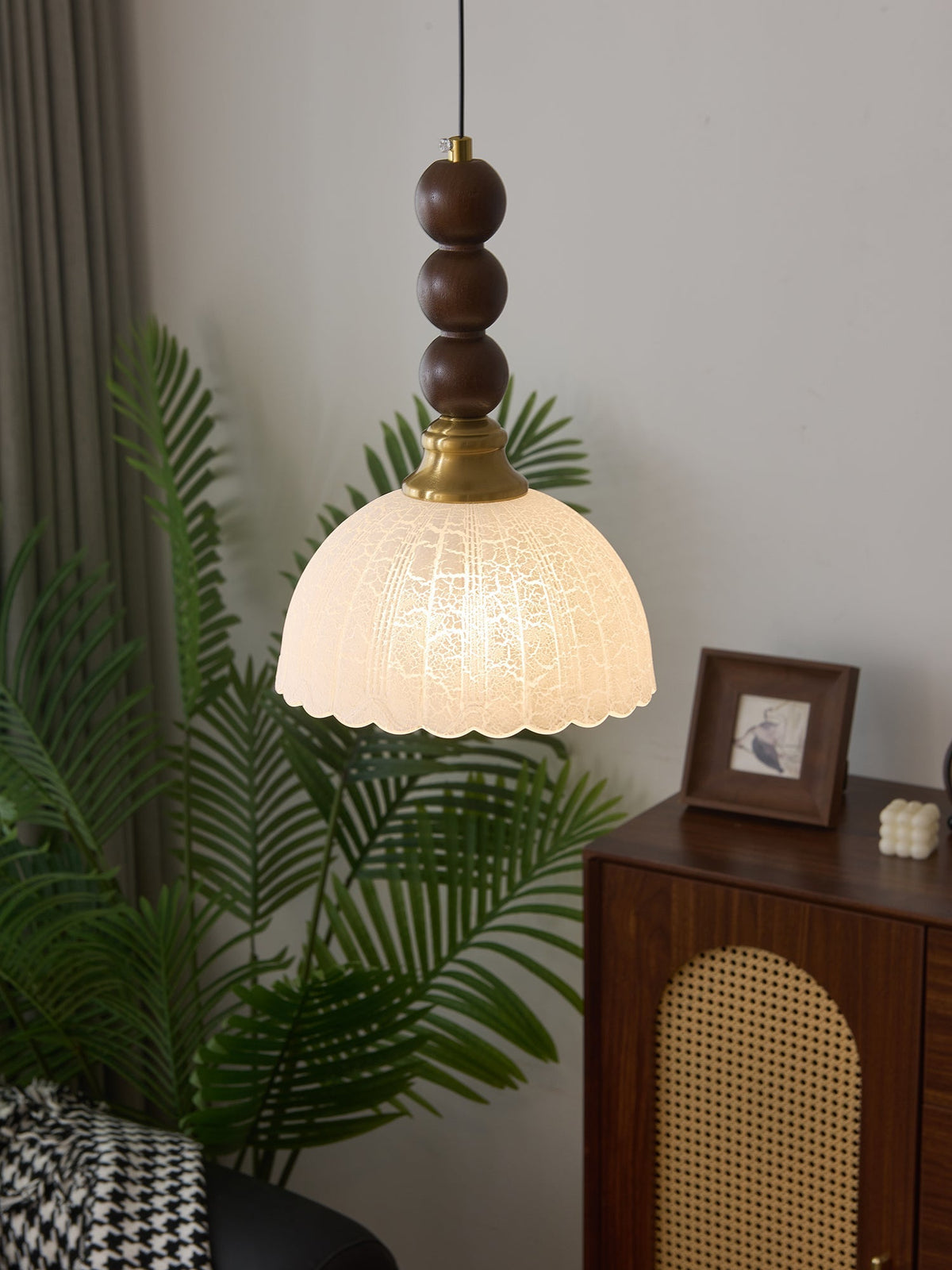 Avshaara lámpara colgante de elegancia tradicional y estilo vintage con pantalla de tejido y estructura de madera