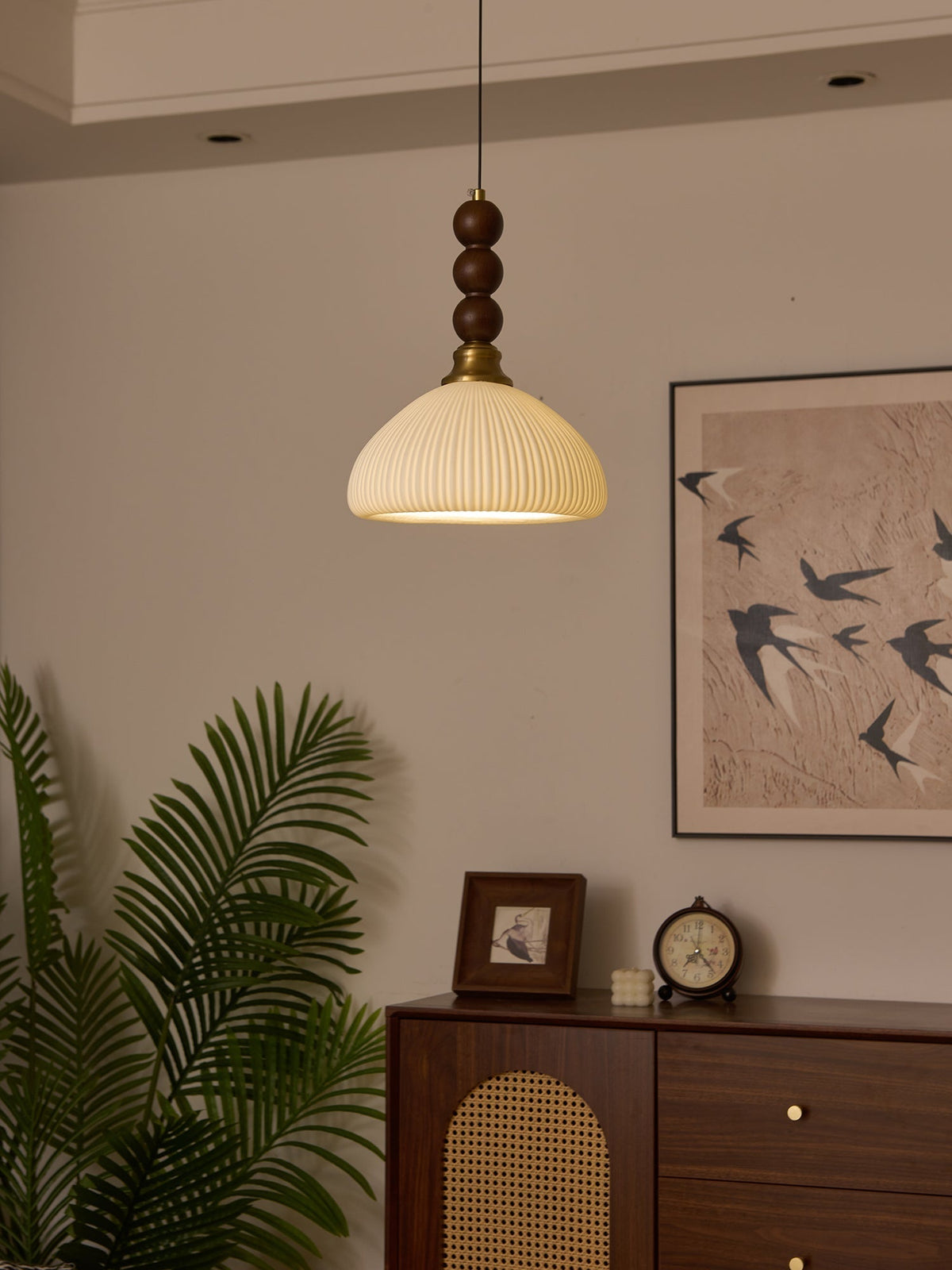 Avshaara lámpara colgante de elegancia tradicional y estilo vintage con pantalla de tejido y estructura de madera