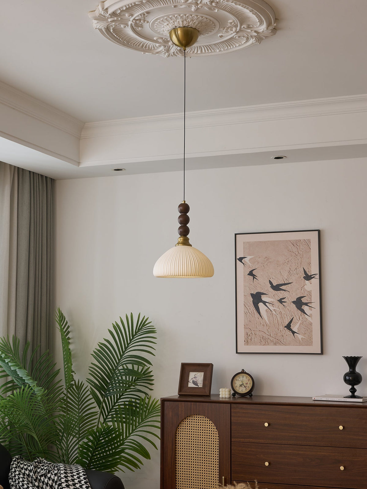 Avshaara lámpara colgante de elegancia tradicional y estilo vintage con pantalla de tejido y estructura de madera