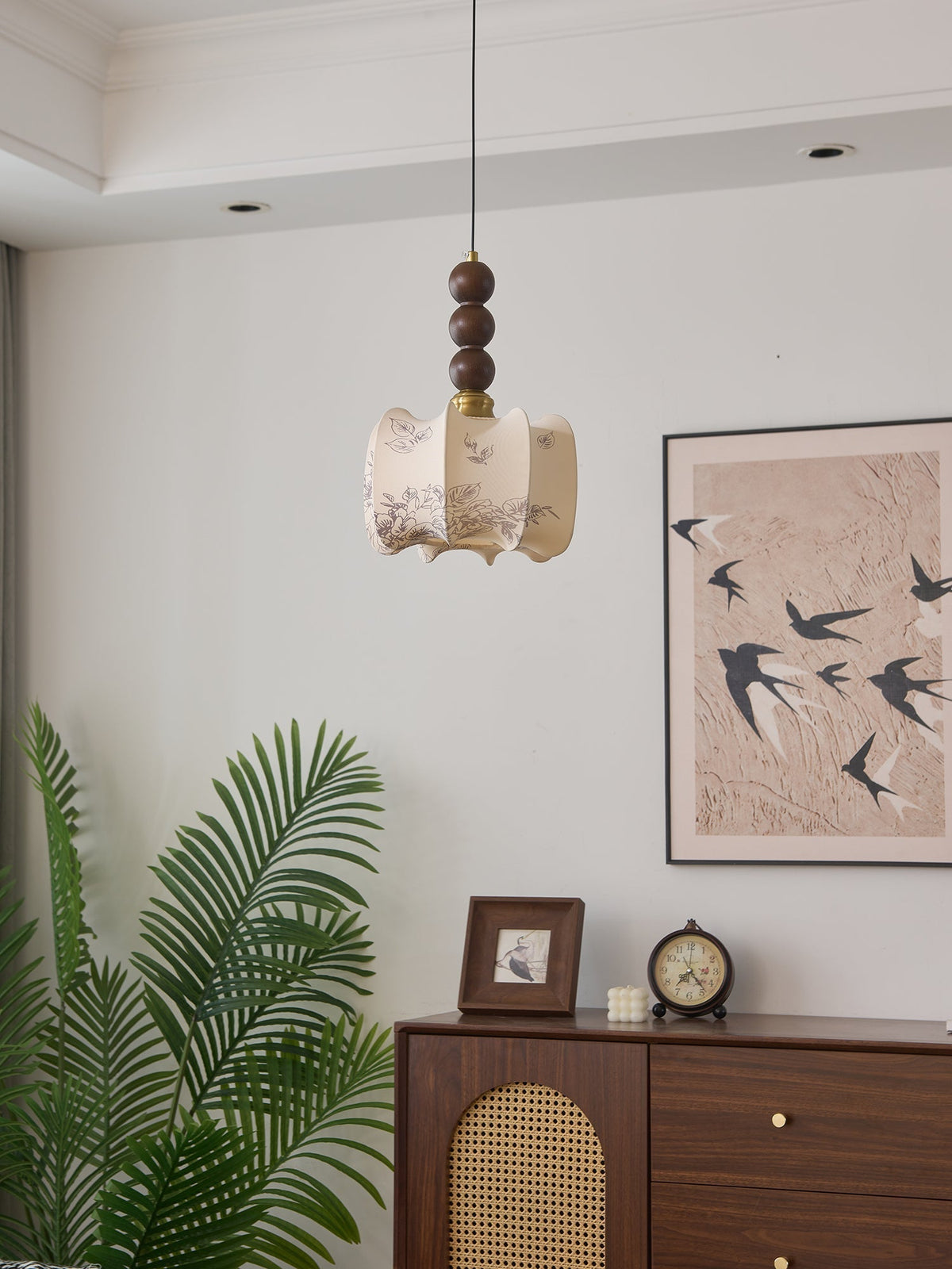 Avshaara lámpara colgante de elegancia tradicional y estilo vintage con pantalla de tejido y estructura de madera