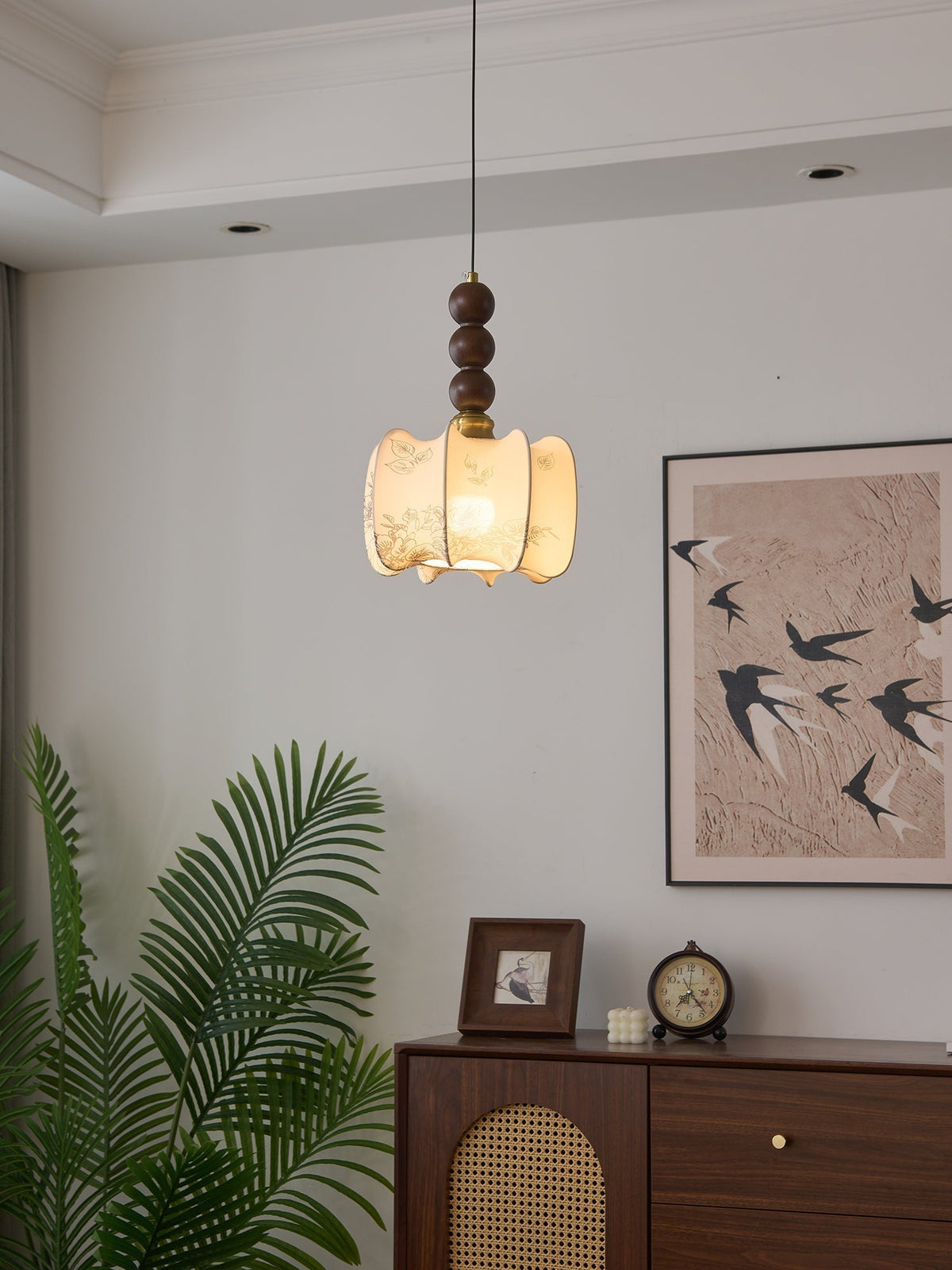 Avshaara lámpara colgante de elegancia tradicional y estilo vintage con pantalla de tejido y estructura de madera