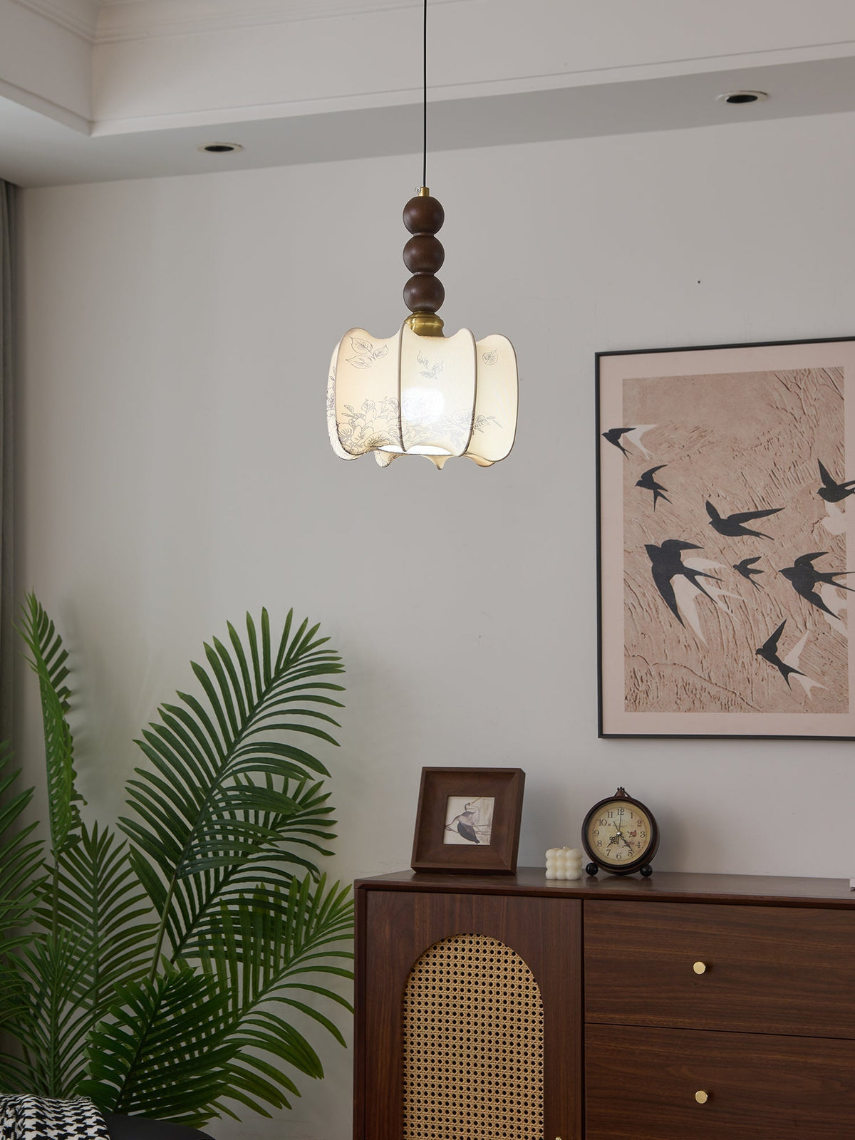 Avshaara lámpara colgante de elegancia tradicional y estilo vintage con pantalla de tejido y estructura de madera