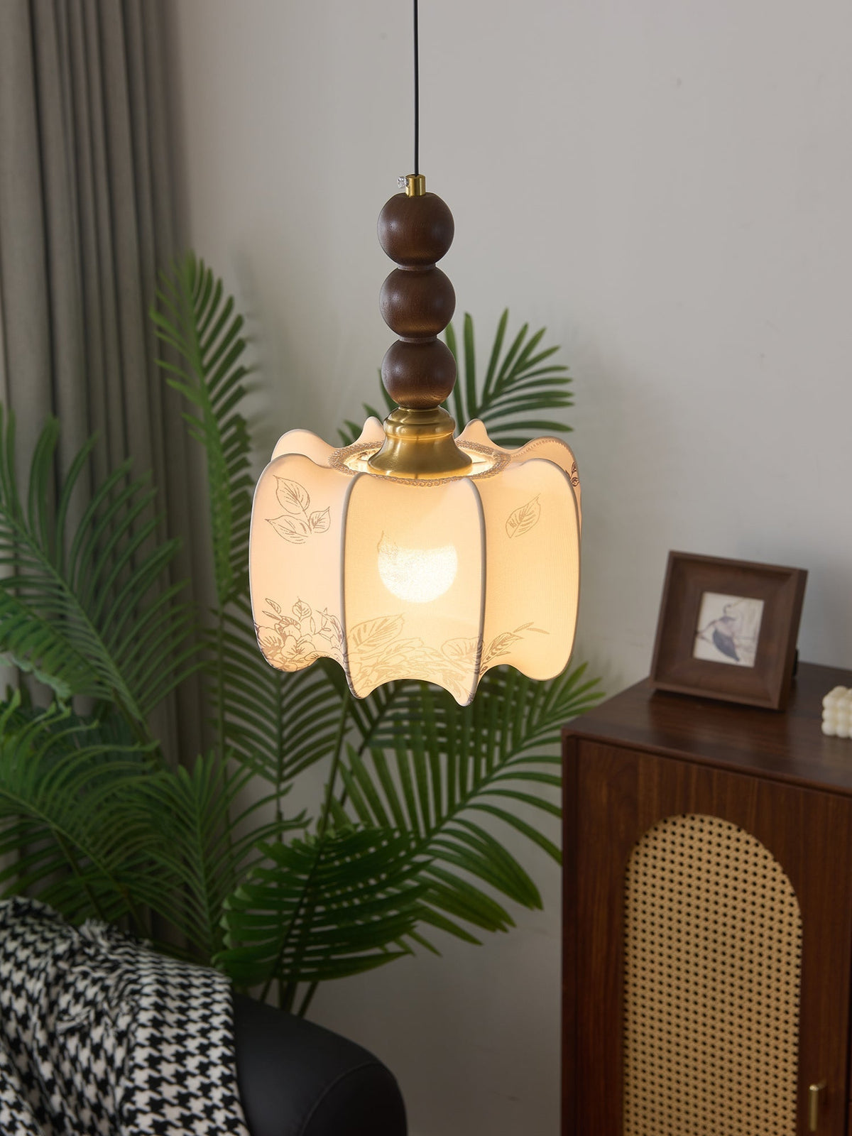 Avshaara lámpara colgante de elegancia tradicional y estilo vintage con pantalla de tejido y estructura de madera