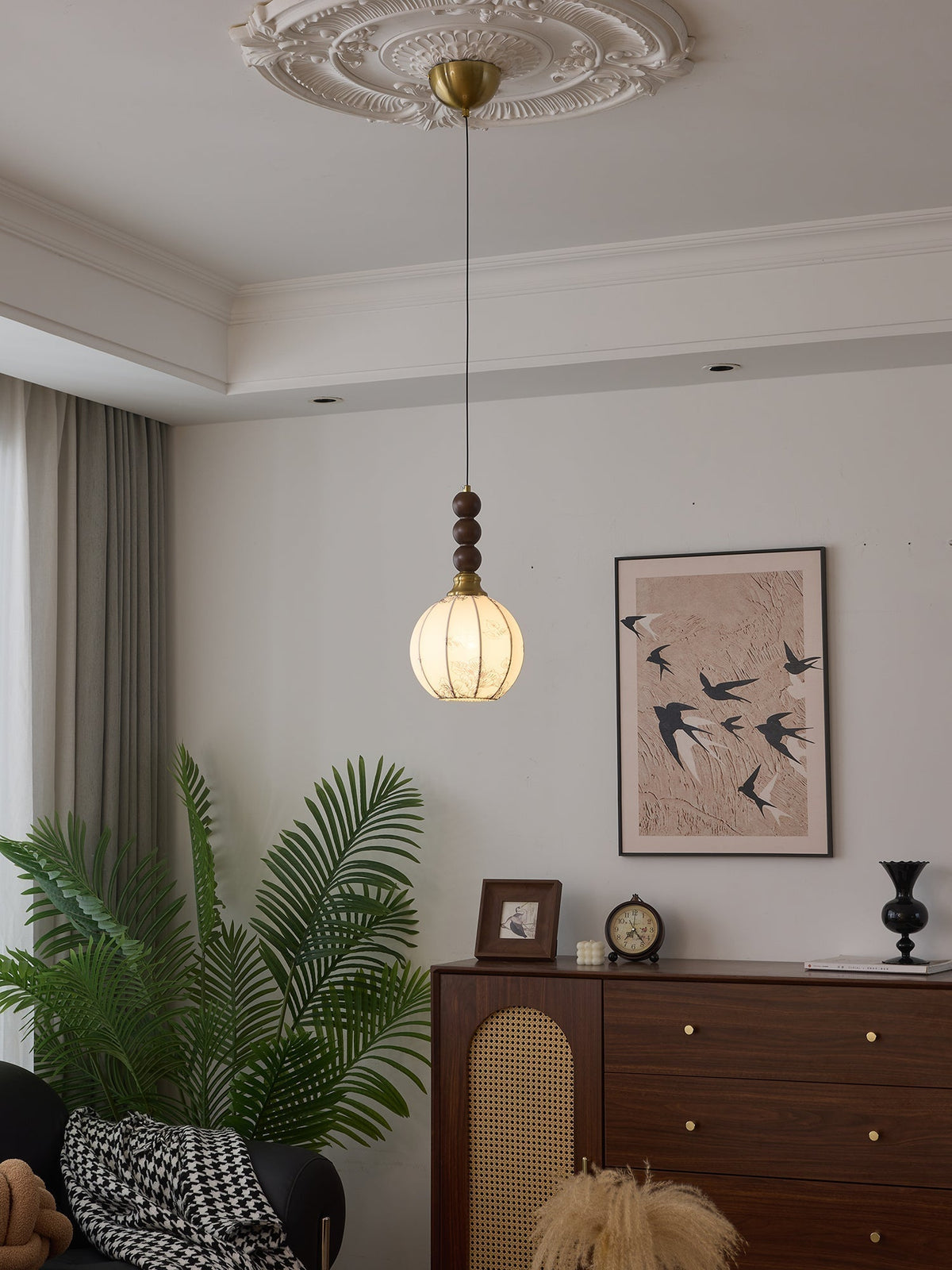 Avshaara lámpara colgante de elegancia tradicional y estilo vintage con pantalla de tejido y estructura de madera