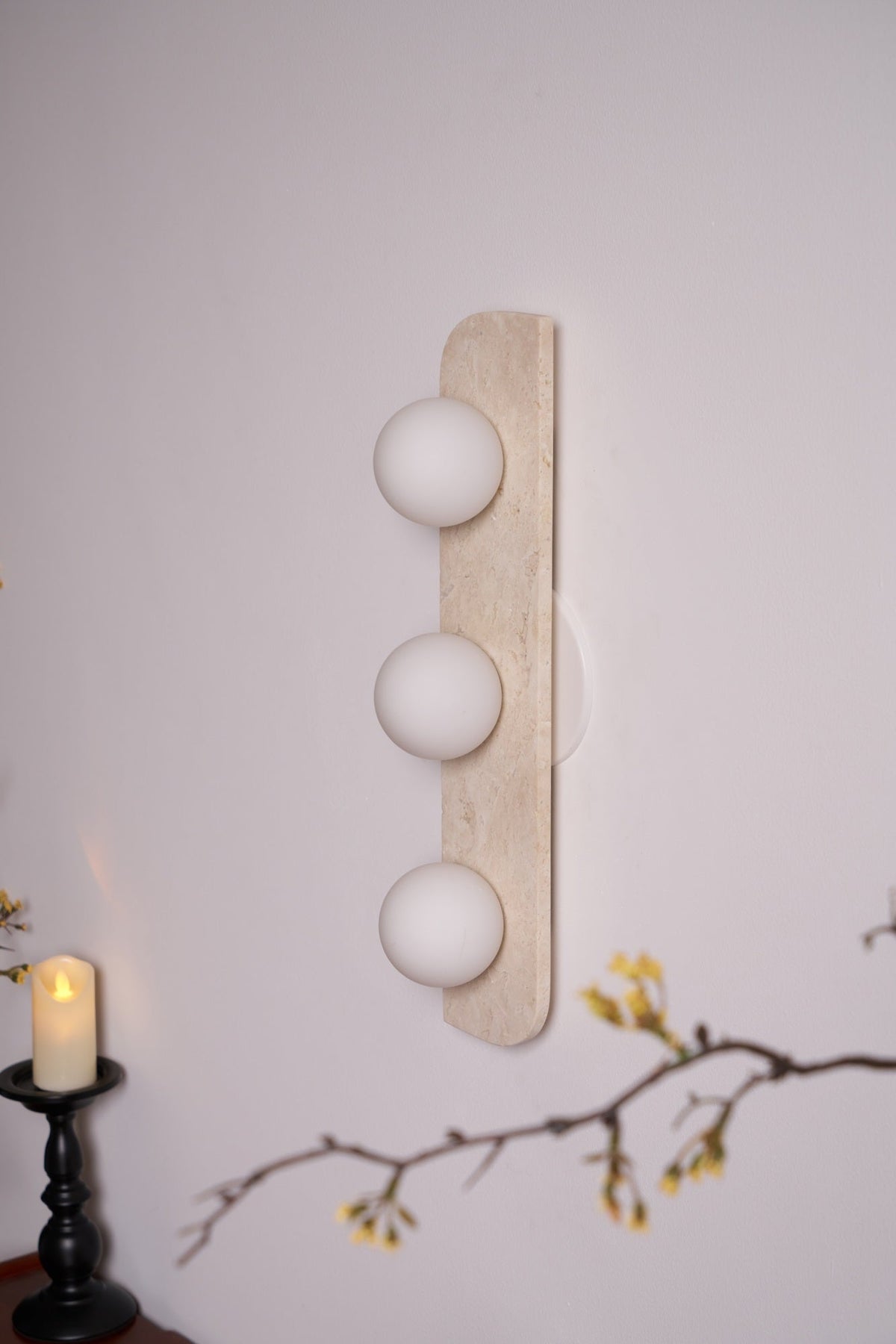 Taviniella aplique de pared minimalista en travertino
