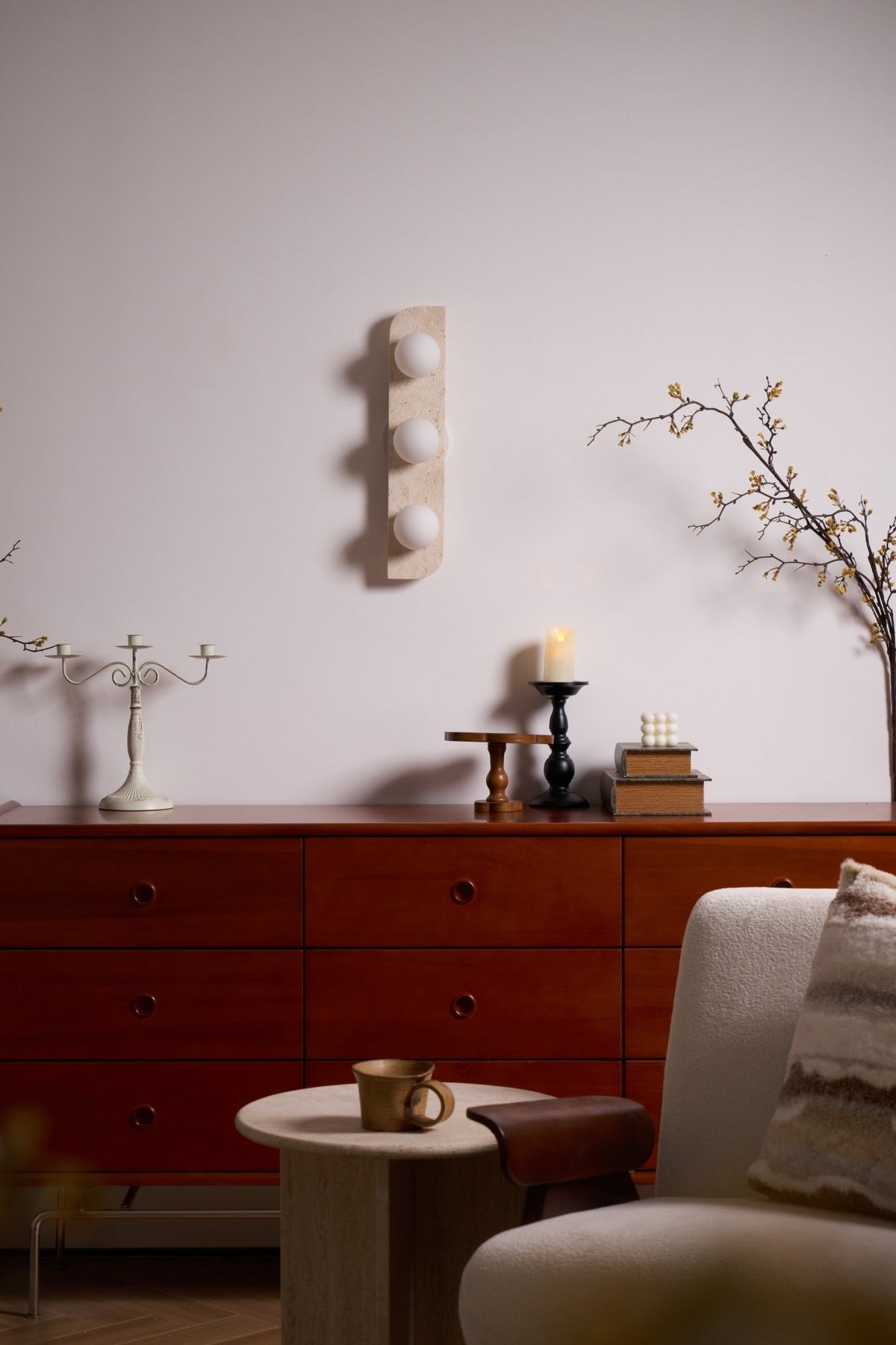 Taviniella aplique de pared minimalista en travertino