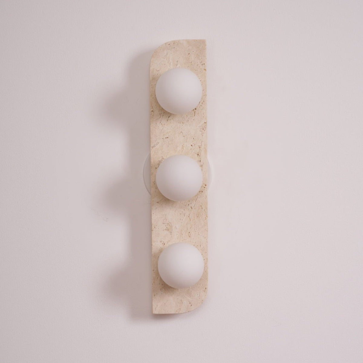 Taviniella aplique de pared minimalista en travertino