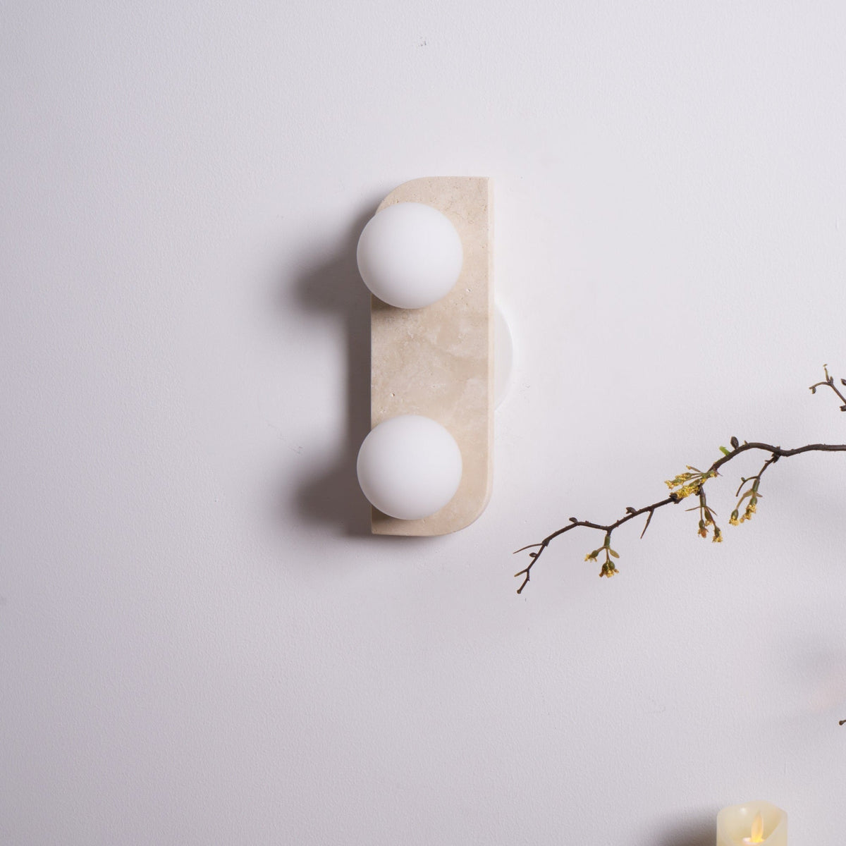 Taviniella aplique de pared minimalista en travertino