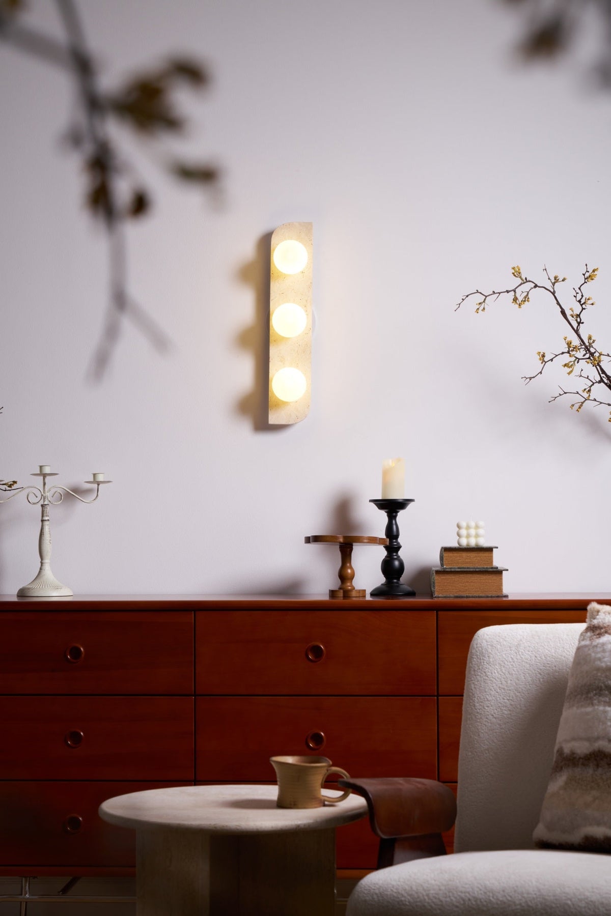 Taviniella aplique de pared minimalista en travertino