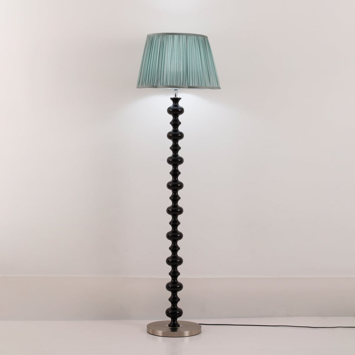 Rinivaine lámpara de pie de madera y tejido
