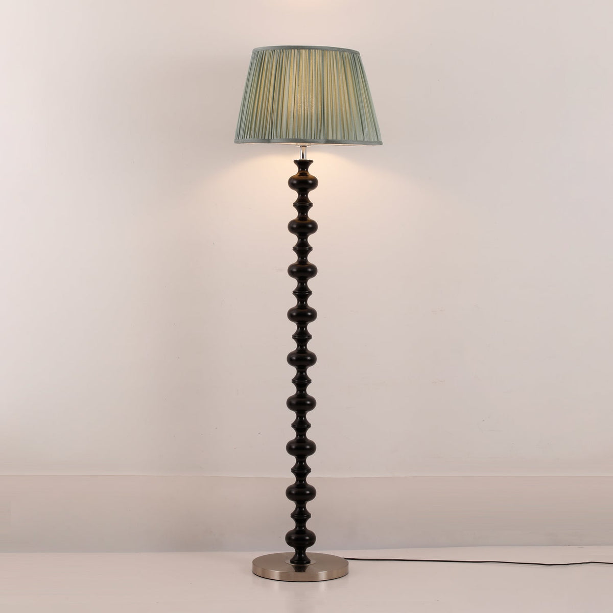 Rinivaine lámpara de pie de madera y tejido