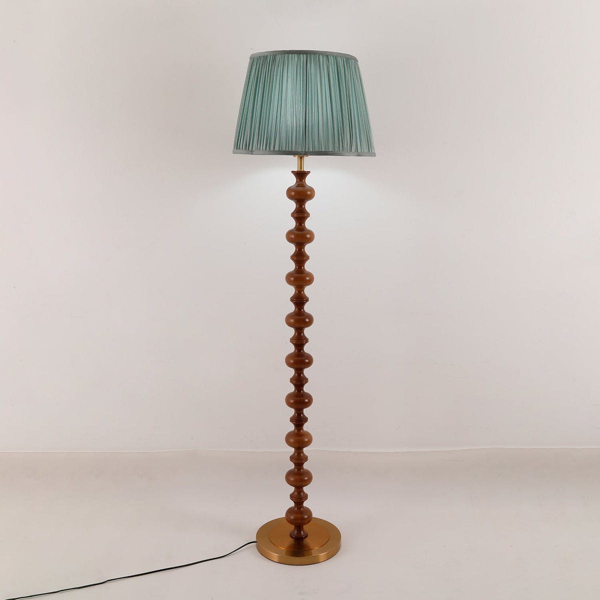 Rinivaine lámpara de pie de madera y tejido