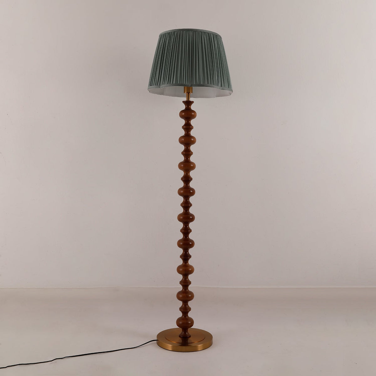 Rinivaine lámpara de pie de madera y tejido