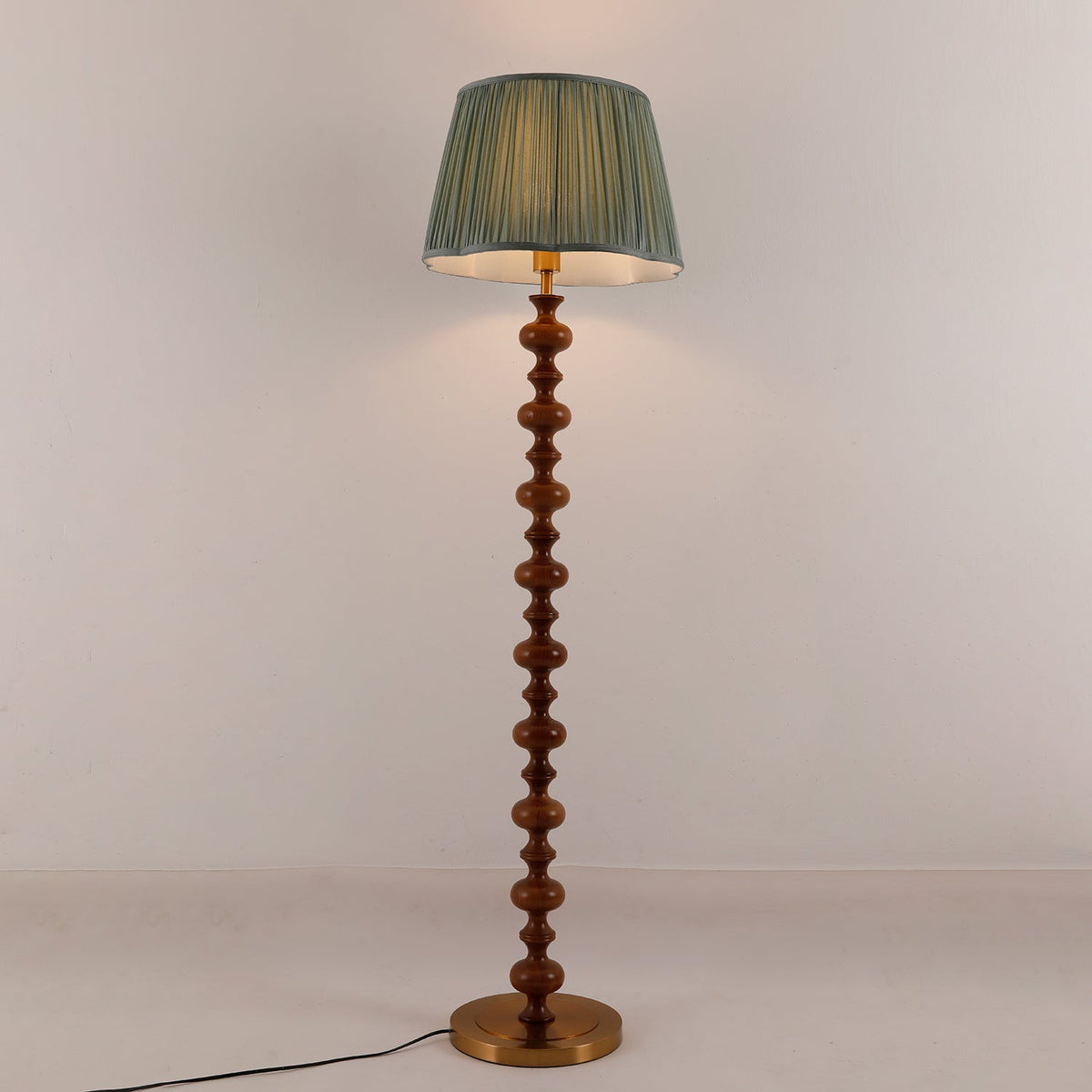 Rinivaine lámpara de pie de madera y tejido