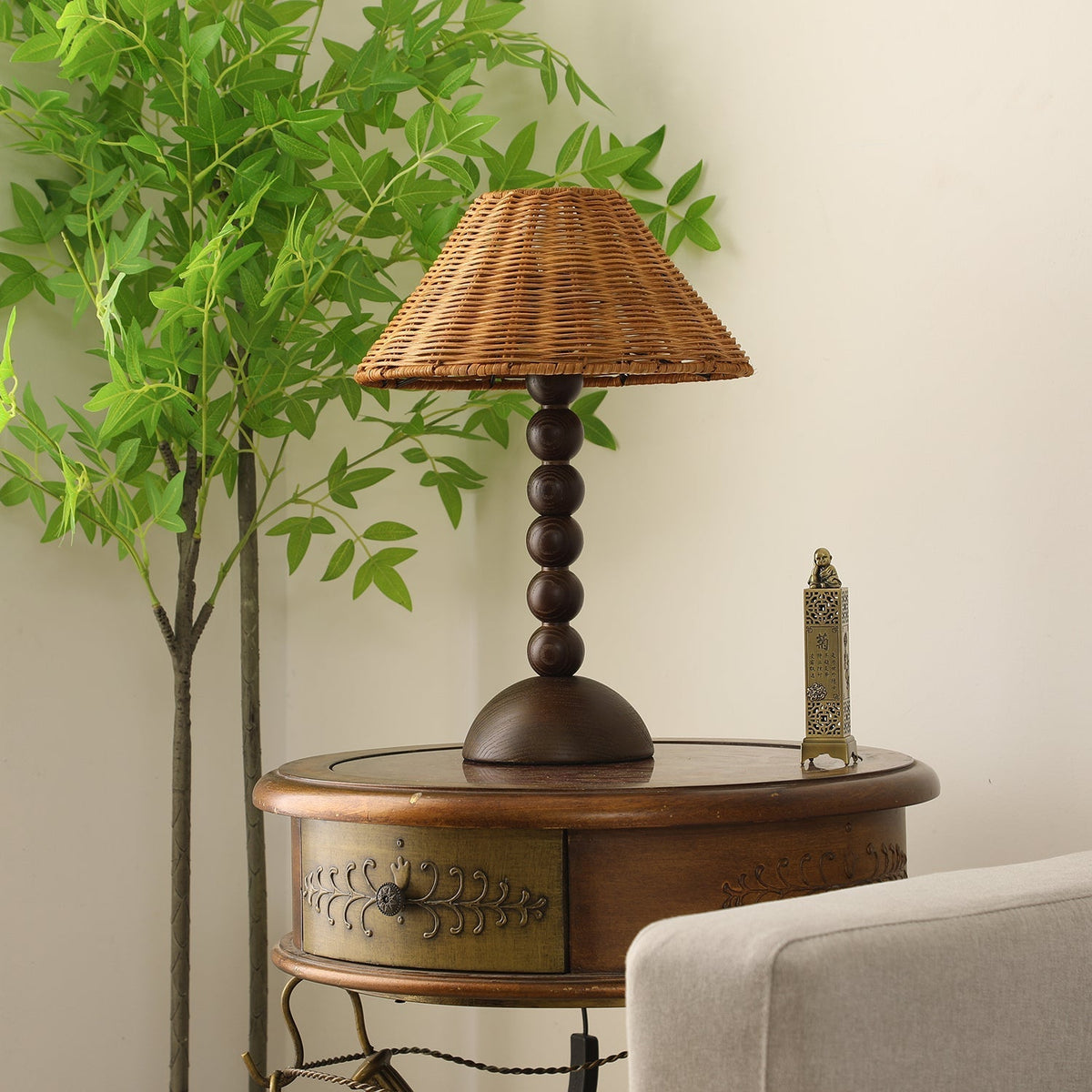 Auroran lámpara de mesa de madera y ratán