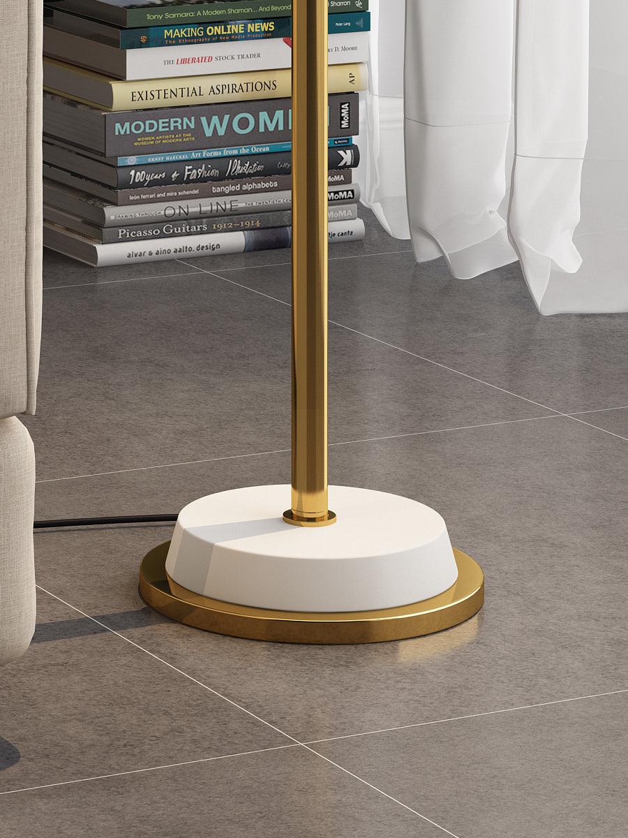 Xildas lámpara de pie minimalista en negro y dorado