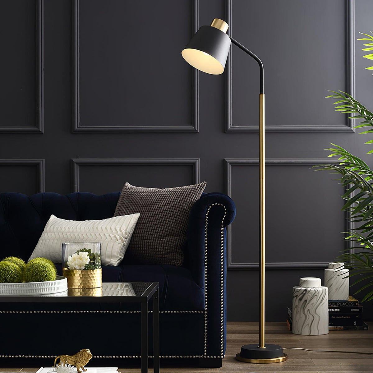 Xildas lámpara de pie minimalista en negro y dorado