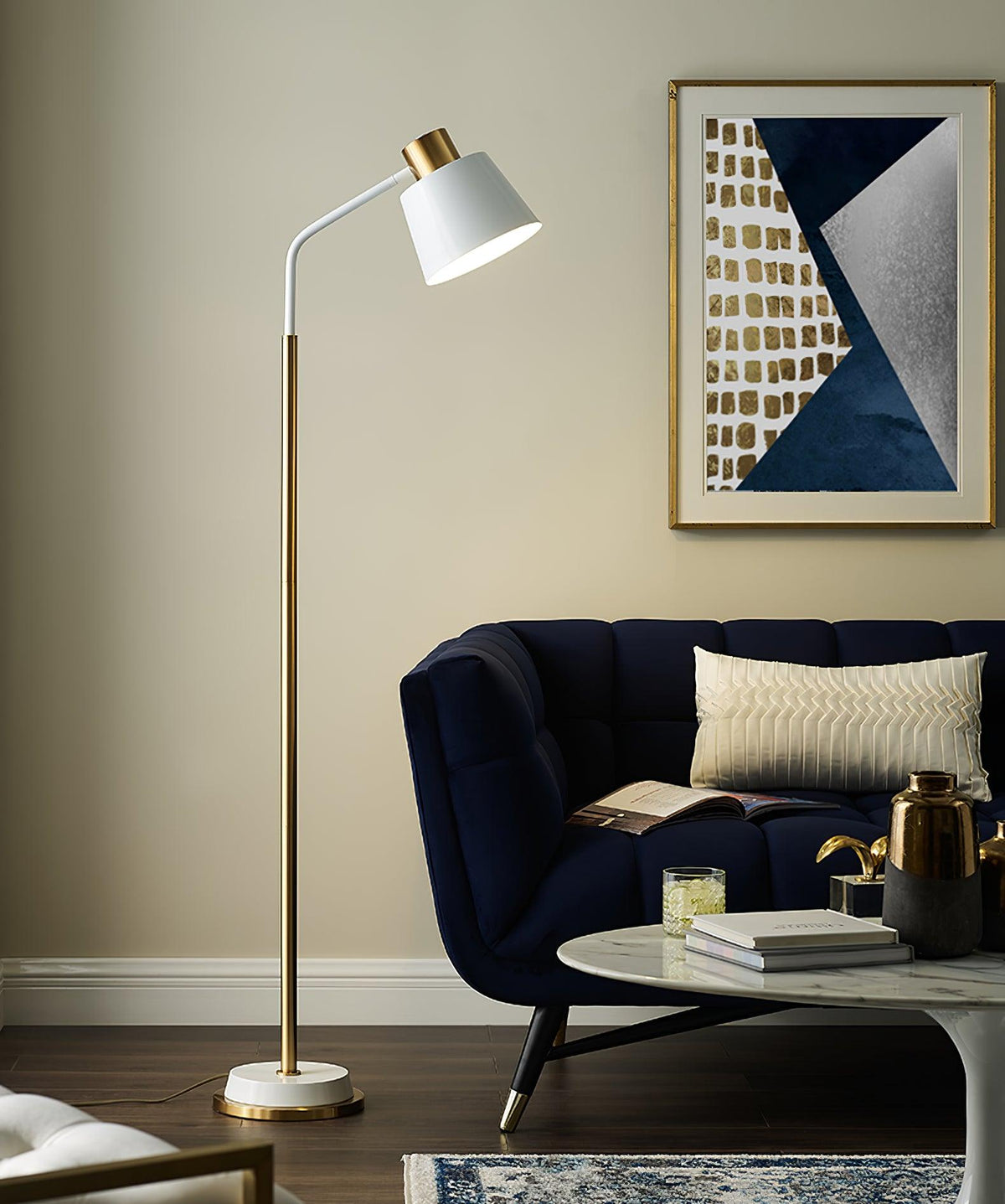 Xildas lámpara de pie minimalista en negro y dorado