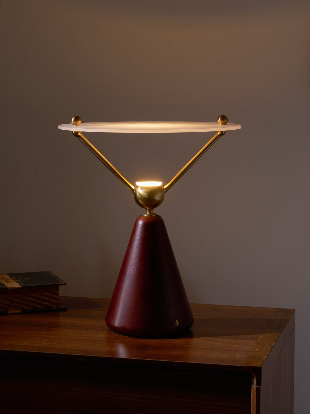 Balance lámpara de mesa moderna de madera