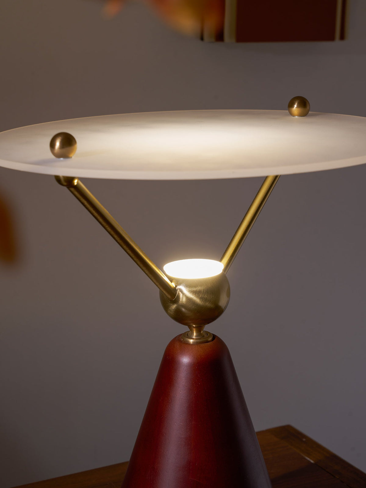 Balance lámpara de mesa moderna de madera