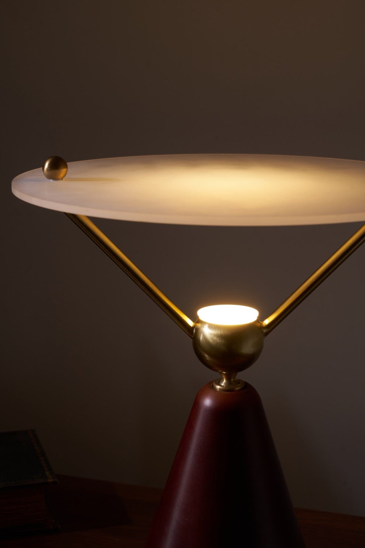 Balance lámpara de mesa moderna de madera
