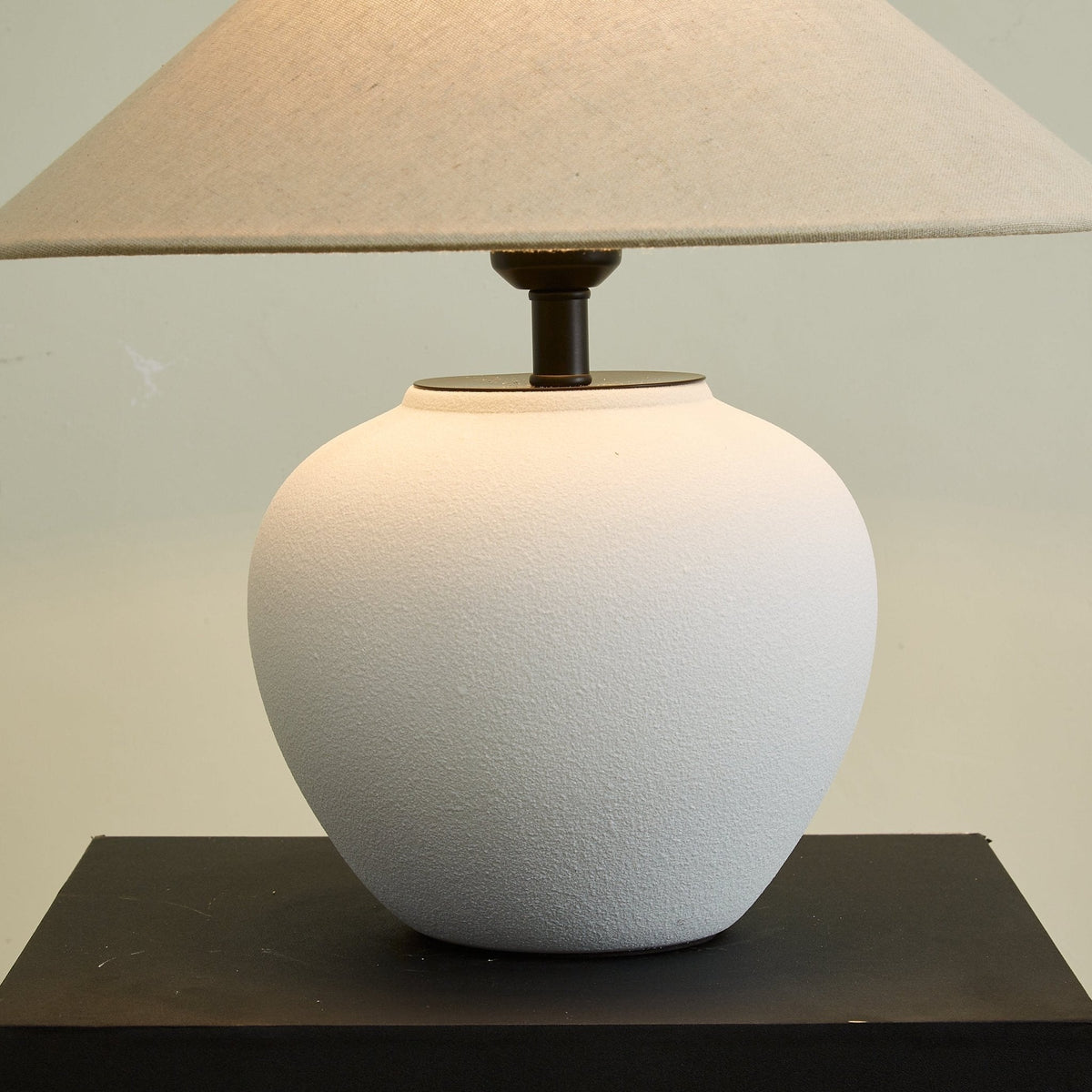 Alba lámpara de mesa elegante de cerámica