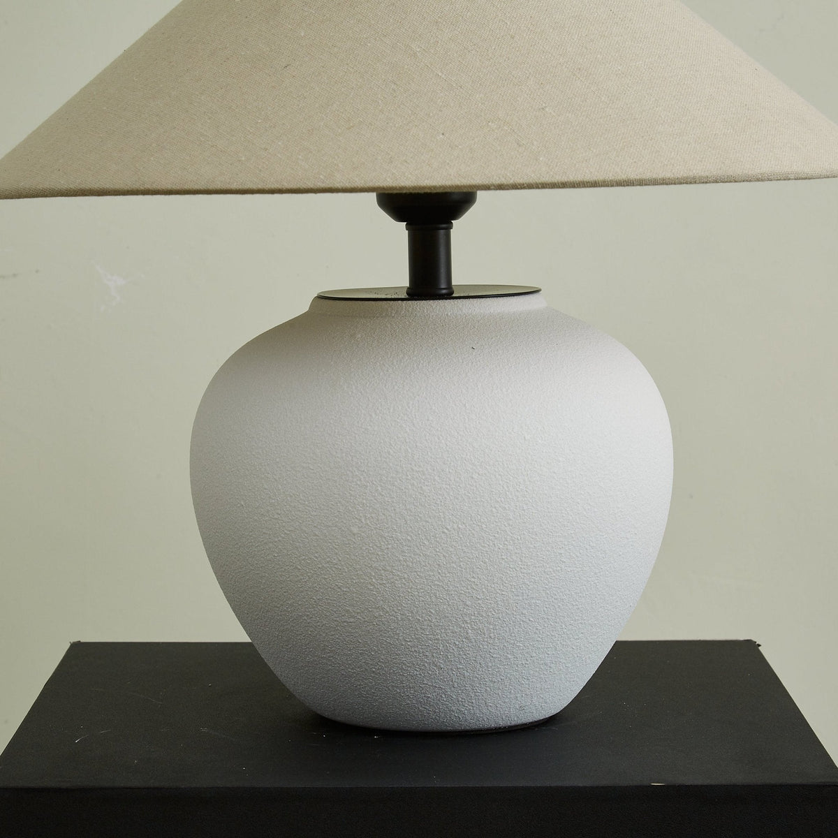 Alba lámpara de mesa elegante de cerámica
