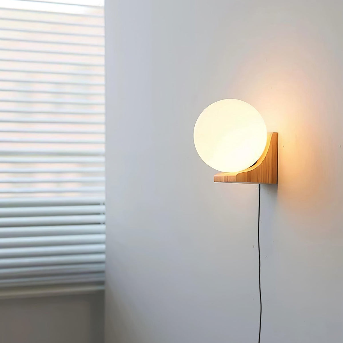 Eamon aplique de pared Evelyn Orb con enchufe enchufable