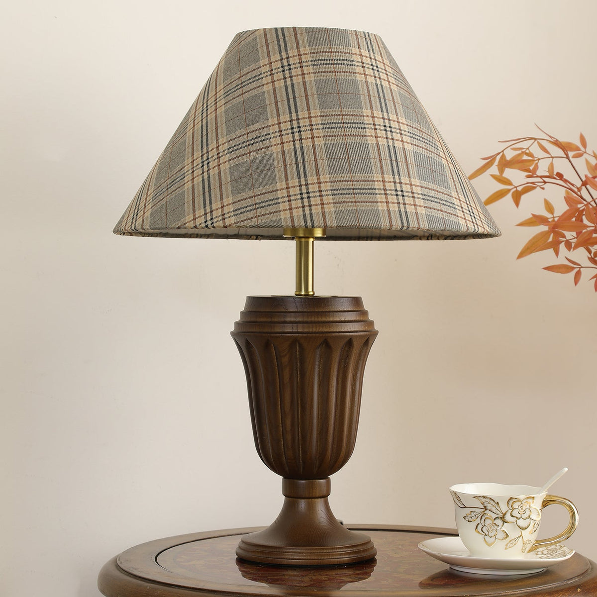 Orione lámpara de mesa de madera y tejido