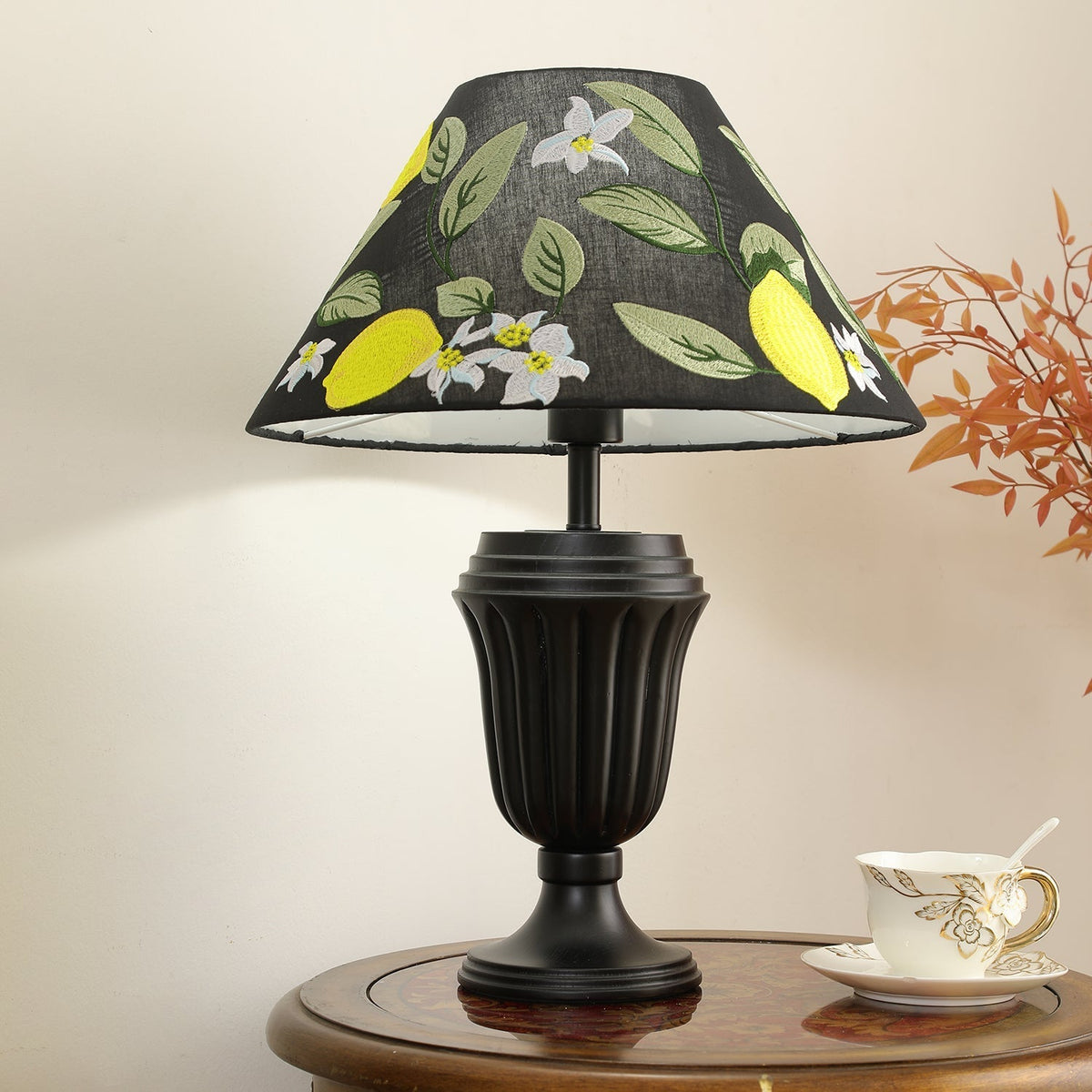 Orione lámpara de mesa de madera y tejido