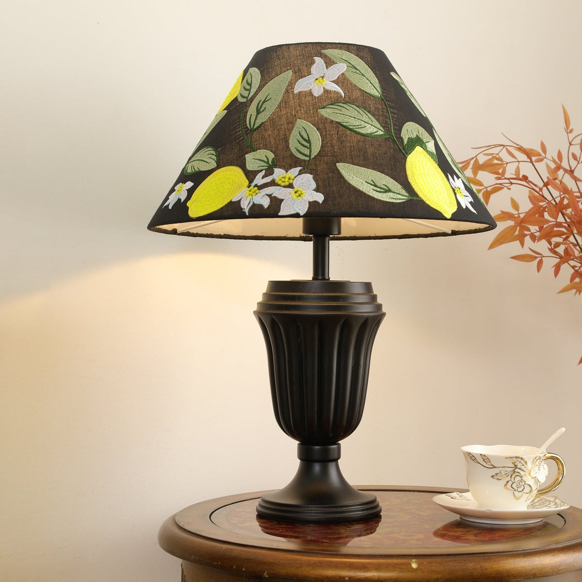 Orione lámpara de mesa de madera y tejido