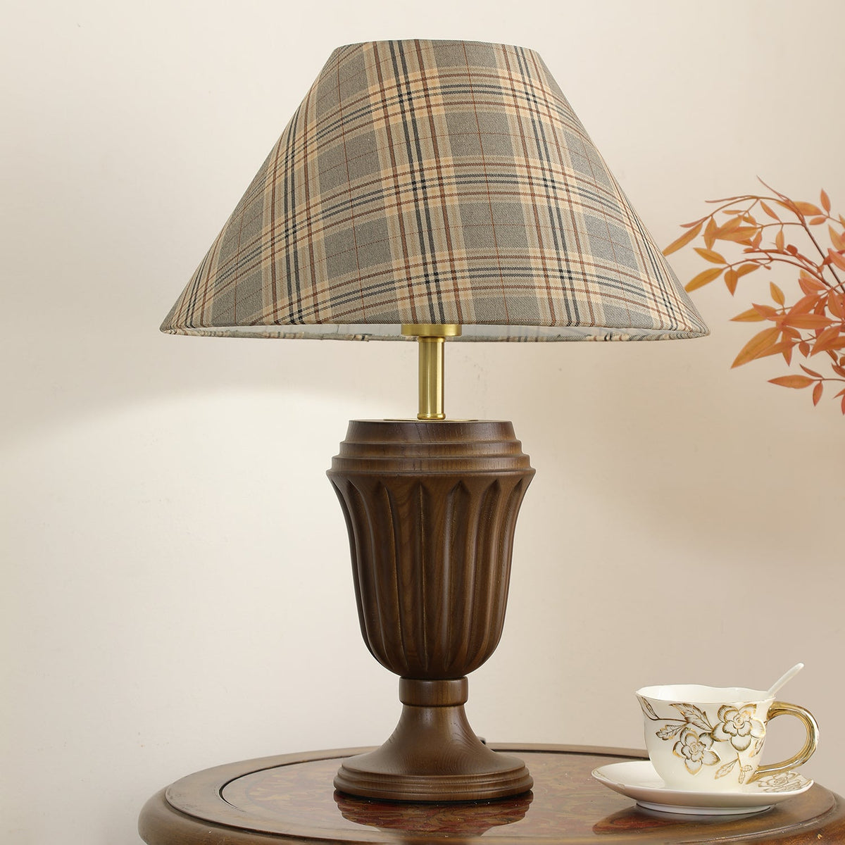 Orione lámpara de mesa de madera y tejido