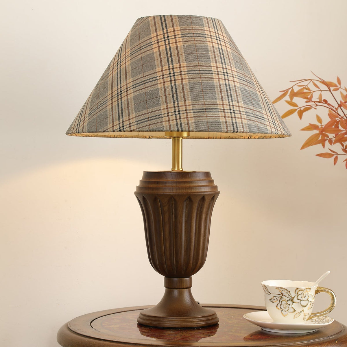 Orione lámpara de mesa de madera y tejido