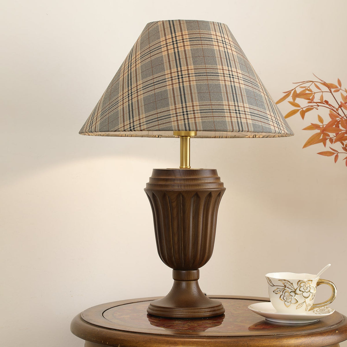 Orione lámpara de mesa de madera y tejido