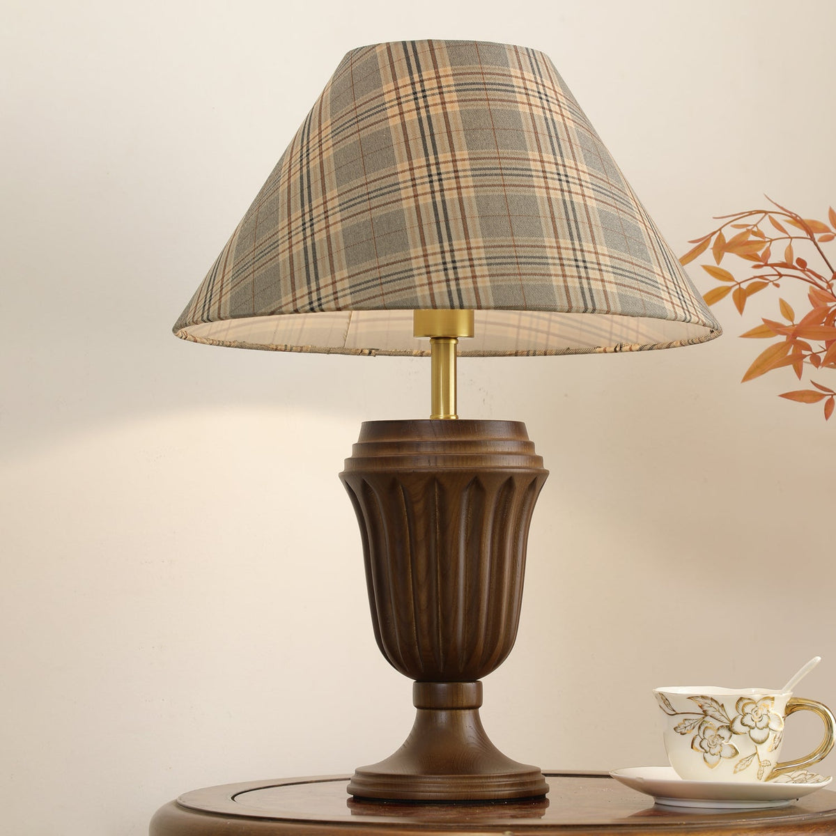 Orione lámpara de mesa de madera y tejido